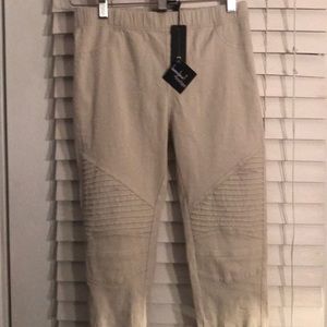 Beulah stretch skinny pants NWT